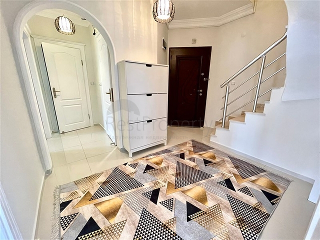 Geräumiges Penthouse vom Eigentümer 4+1, 300 Meter vom Meer entfernt in der Nähe von Oba