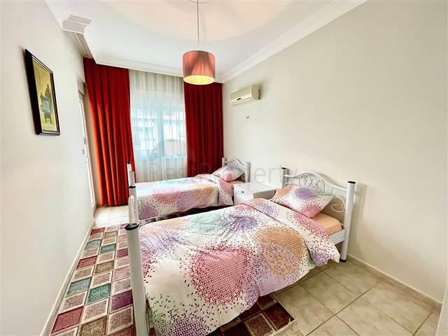 Geräumiges Penthouse vom Eigentümer 4+1, 300 Meter vom Meer entfernt in der Nähe von Oba