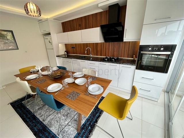 Geräumiges Penthouse vom Eigentümer 4+1, 300 Meter vom Meer entfernt in der Nähe von Oba