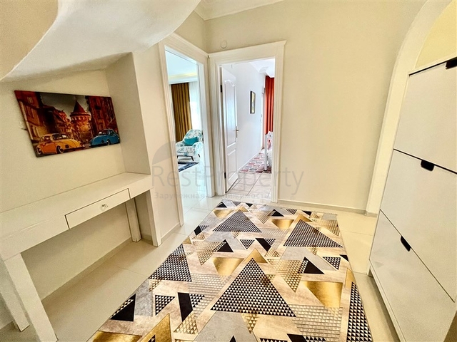 Geräumiges Penthouse vom Eigentümer 4+1, 300 Meter vom Meer entfernt in der Nähe von Oba