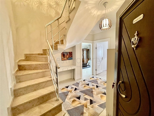 Geräumiges Penthouse vom Eigentümer 4+1, 300 Meter vom Meer entfernt in der Nähe von Oba