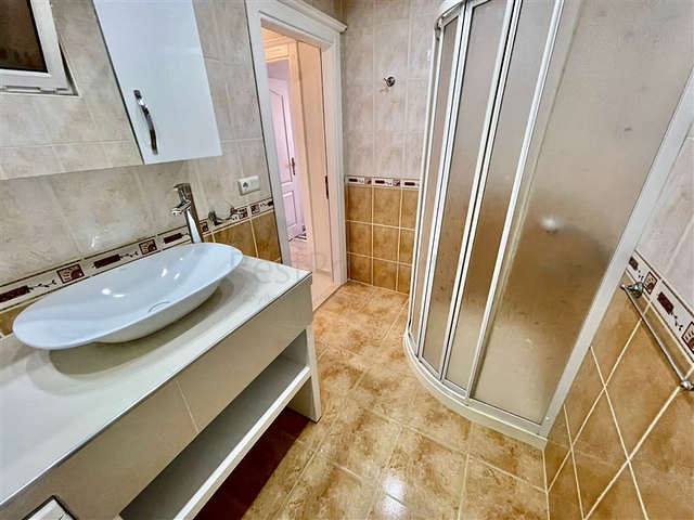 Geräumiges Penthouse vom Eigentümer 4+1, 300 Meter vom Meer entfernt in der Nähe von Oba