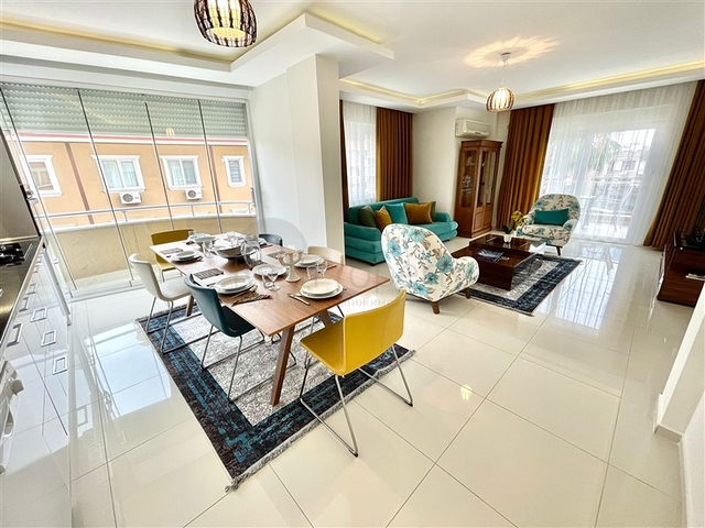 Geräumiges Penthouse vom Eigentümer 4+1, 300 Meter vom Meer entfernt in der Nähe von Oba