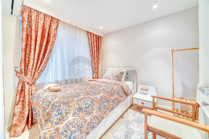 Villa 5+1 800 m vom Strand entfernt mit Panoramablick auf das Meer und die Berge