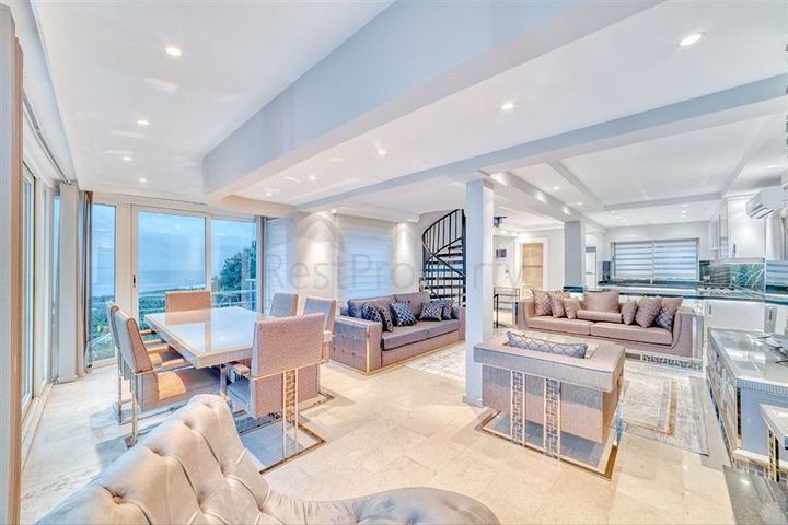 Villa 5+1 800 m vom Strand entfernt mit Panoramablick auf das Meer und die Berge