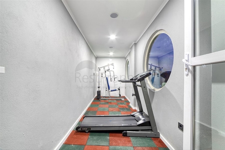 Villa 5+1 800 m vom Strand entfernt mit Panoramablick auf das Meer und die Berge