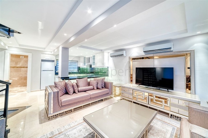 Villa 5+1 800 m vom Strand entfernt mit Panoramablick auf das Meer und die Berge