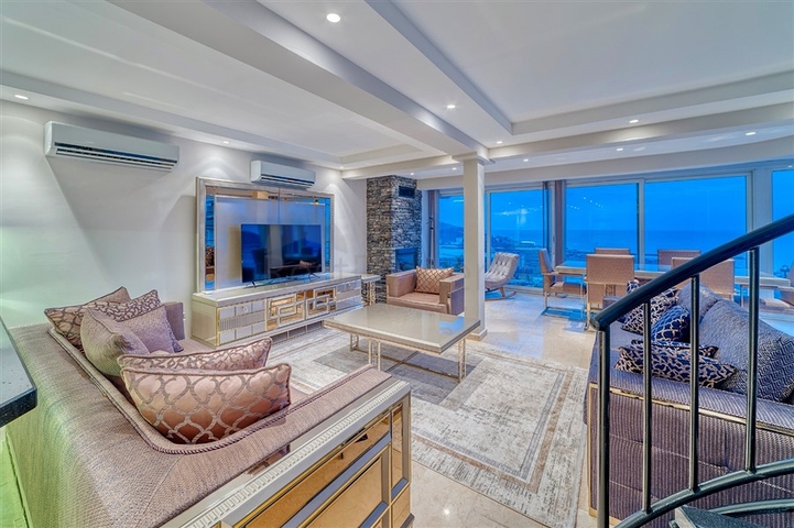 Villa 5+1 800 m vom Strand entfernt mit Panoramablick auf das Meer und die Berge