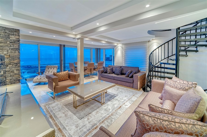 Villa 5+1 800 m vom Strand entfernt mit Panoramablick auf das Meer und die Berge