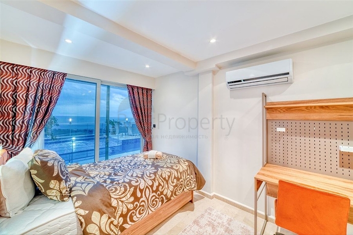 Villa 5+1 800 m vom Strand entfernt mit Panoramablick auf das Meer und die Berge