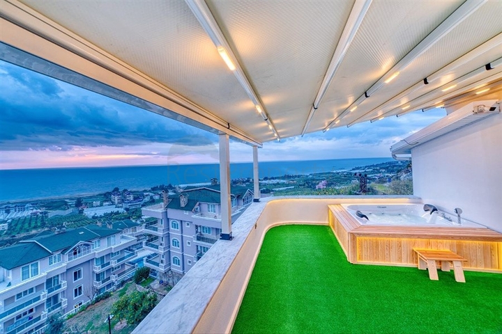 Villa 5+1 800 m vom Strand entfernt mit Panoramablick auf das Meer und die Berge