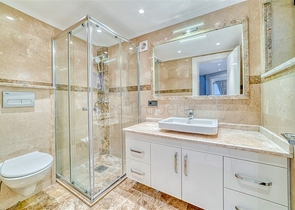 Villa 5+1 800 m vom Strand entfernt mit Panoramablick auf das Meer und die Berge