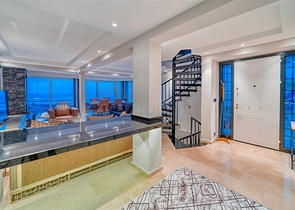 Villa 5+1 800 m vom Strand entfernt mit Panoramablick auf das Meer und die Berge