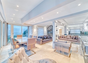 Villa 5+1 800 m vom Strand entfernt mit Panoramablick auf das Meer und die Berge