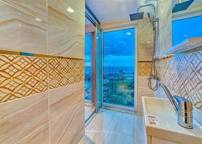 Villa 5+1 800 m vom Strand entfernt mit Panoramablick auf das Meer und die Berge