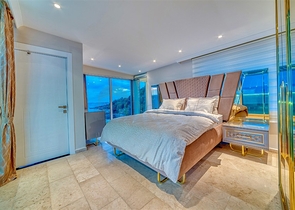 Villa 5+1 800 m vom Strand entfernt mit Panoramablick auf das Meer und die Berge