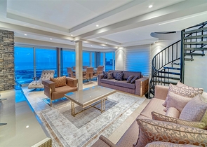 Villa 5+1 800 m vom Strand entfernt mit Panoramablick auf das Meer und die Berge