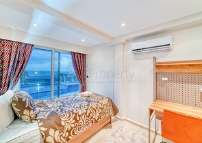 Villa 5+1 800 m vom Strand entfernt mit Panoramablick auf das Meer und die Berge