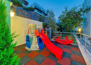 Villa 5+1 800 m vom Strand entfernt mit Panoramablick auf das Meer und die Berge