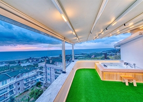 Villa 5+1 800 m vom Strand entfernt mit Panoramablick auf das Meer und die Berge