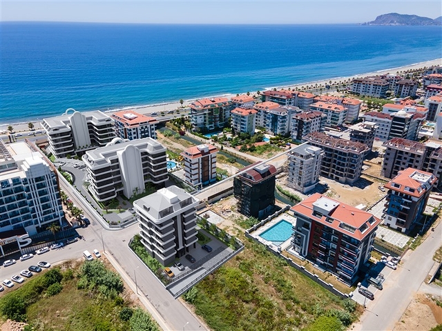 Luxus und Harmonie am Ufer. Premium-Projekt an der ersten Küste