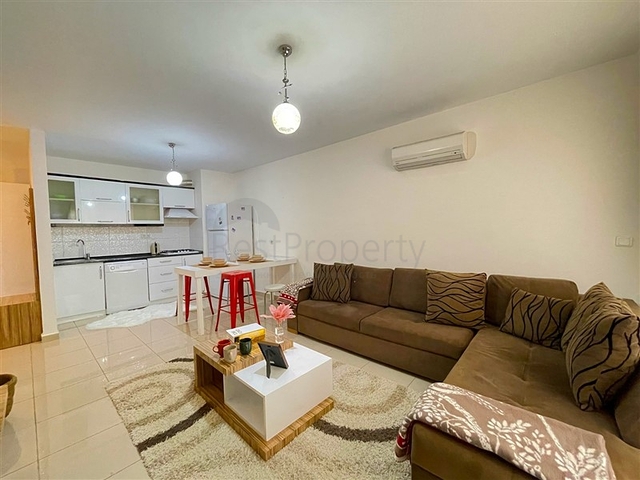 Geräumige 1+1 Wohnung in einem Komplex mit der gesamten Infrastruktur am Meer in Mahmutlar