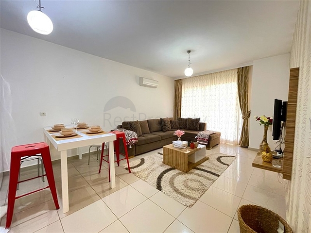 Geräumige 1+1 Wohnung in einem Komplex mit der gesamten Infrastruktur am Meer in Mahmutlar