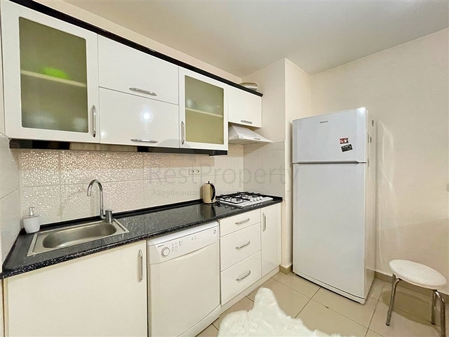 Geräumige 1+1 Wohnung in einem Komplex mit der gesamten Infrastruktur am Meer in Mahmutlar