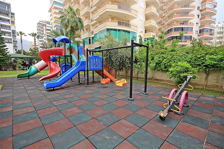 Geräumige 2+1-Wohnung vom Eigentümer 100 Meter vom Meer entfernt im Stadtteil Mahmutlar  