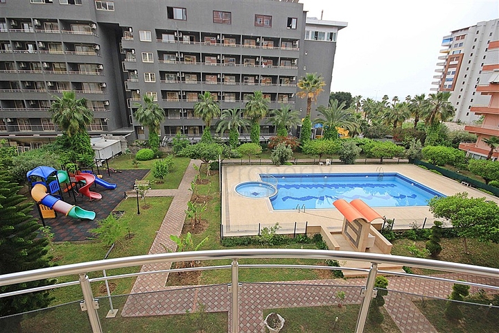 Geräumige 2+1-Wohnung vom Eigentümer 100 Meter vom Meer entfernt im Stadtteil Mahmutlar  