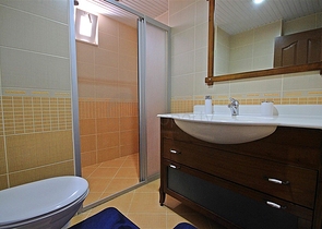 Geräumige 2+1-Wohnung vom Eigentümer 100 Meter vom Meer entfernt im Stadtteil Mahmutlar  