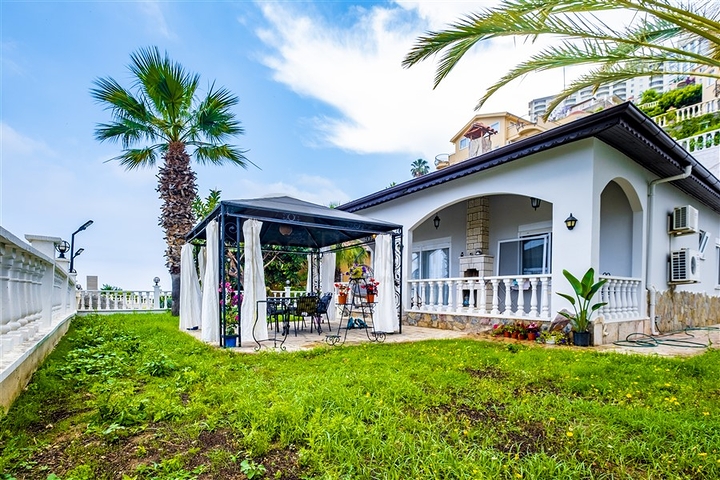 Villa mit herrlicher Aussicht in Kargicak Villa mit herrlicher Aussicht in Kargicak