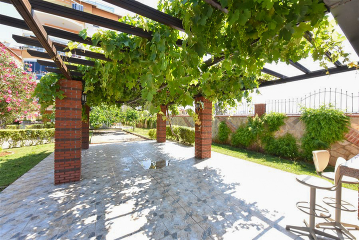 2+1 Wohnung an der ersten Küste im Stadtteil Demirtas