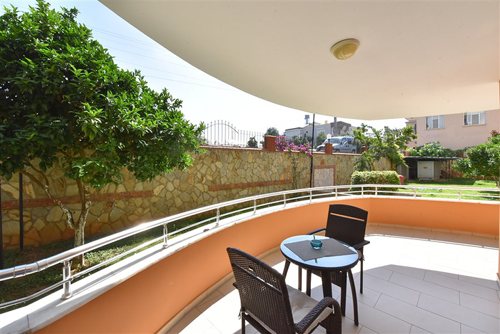 2+1 Wohnung an der ersten Küste im Stadtteil Demirtas