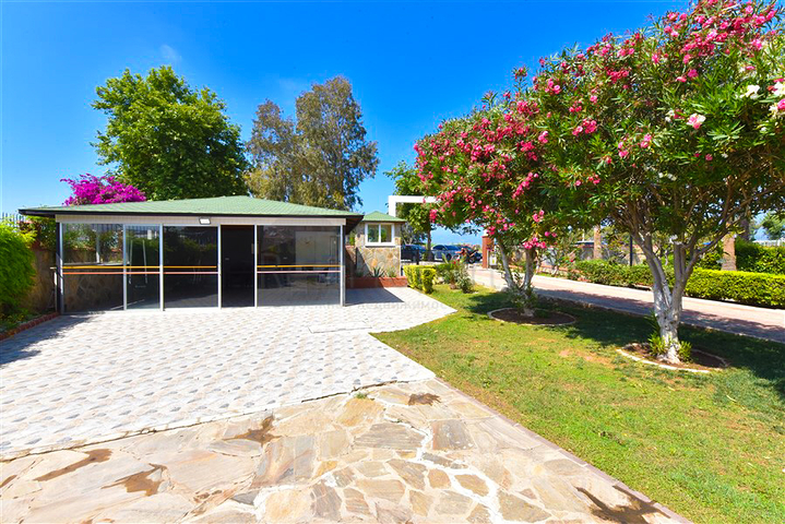 2+1 Wohnung an der ersten Küste im Stadtteil Demirtas