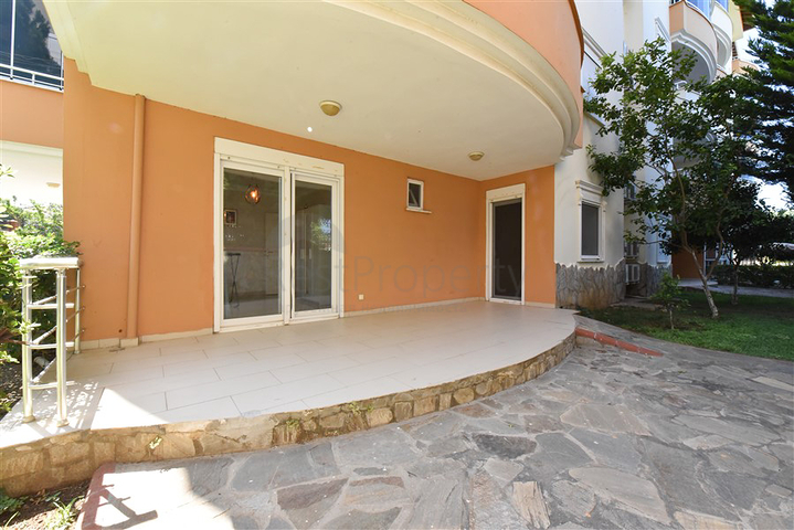 2+1 Wohnung an der ersten Küste im Stadtteil Demirtas