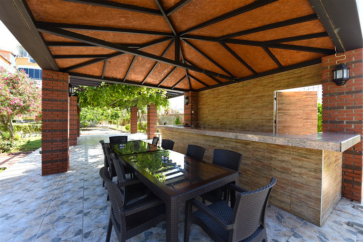 2+1 Wohnung an der ersten Küste im Stadtteil Demirtas