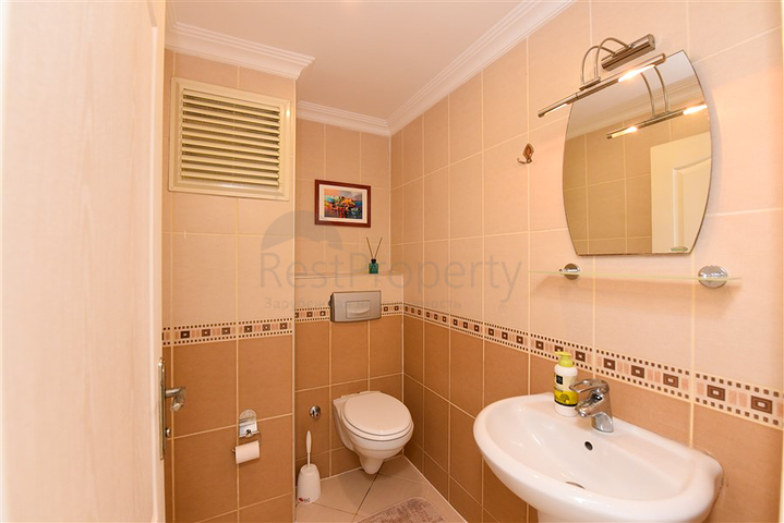 2+1 Wohnung an der ersten Küste im Stadtteil Demirtas