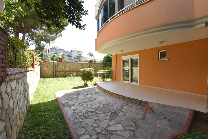 2+1 Wohnung an der ersten Küste im Stadtteil Demirtas