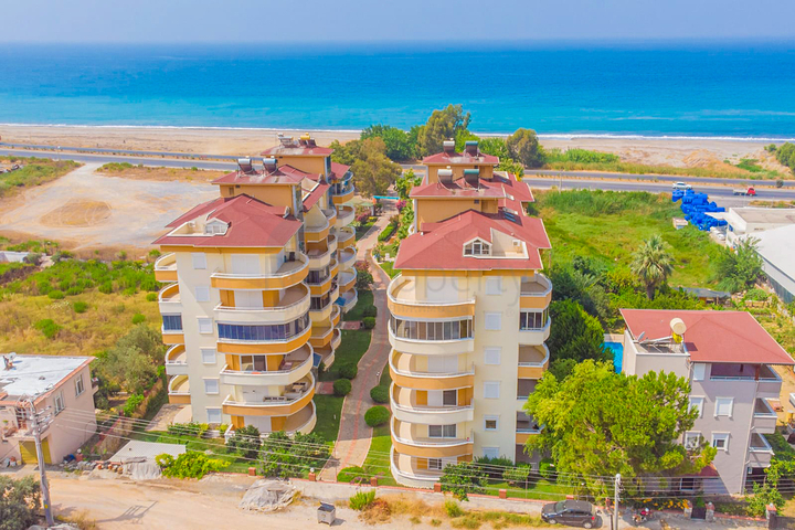 2+1 Wohnung an der ersten Küste im Stadtteil Demirtas