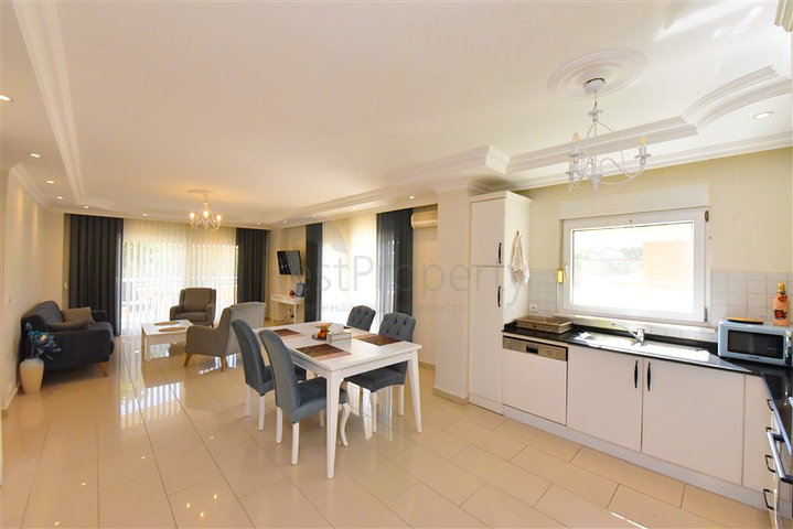 2+1 Wohnung an der ersten Küste im Stadtteil Demirtas