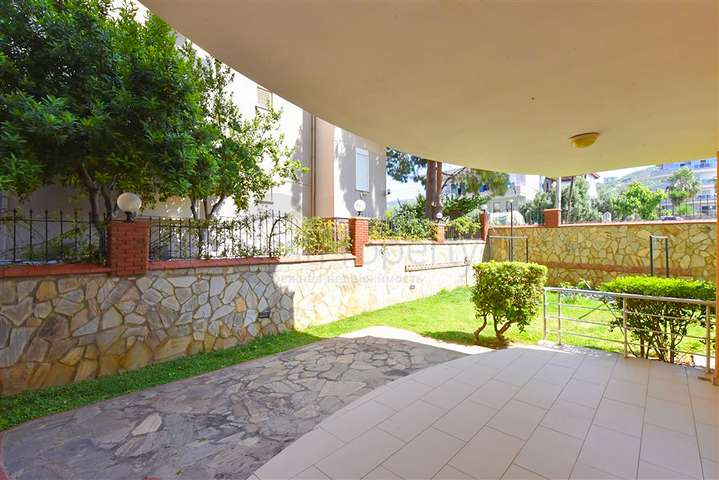 2+1 Wohnung an der ersten Küste im Stadtteil Demirtas