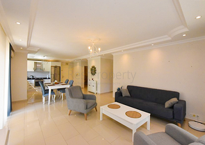 2+1 Wohnung an der ersten Küste im Stadtteil Demirtas