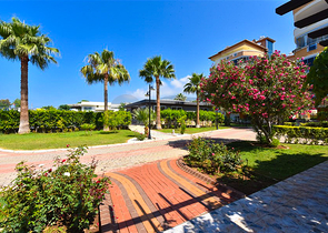 2+1 Wohnung an der ersten Küste im Stadtteil Demirtas