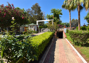 2+1 Wohnung an der ersten Küste im Stadtteil Demirtas