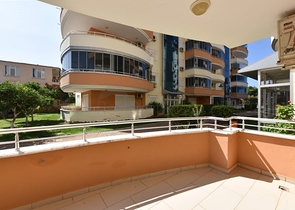 2+1 Wohnung an der ersten Küste im Stadtteil Demirtas