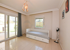 2+1 Wohnung an der ersten Küste im Stadtteil Demirtas