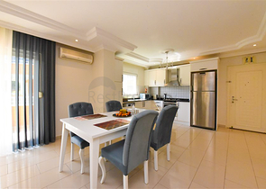 2+1 Wohnung an der ersten Küste im Stadtteil Demirtas