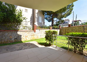 2+1 Wohnung an der ersten Küste im Stadtteil Demirtas