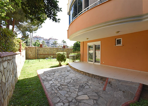 2+1 Wohnung an der ersten Küste im Stadtteil Demirtas